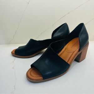 Sole Society Black and Tan Women's Sandals